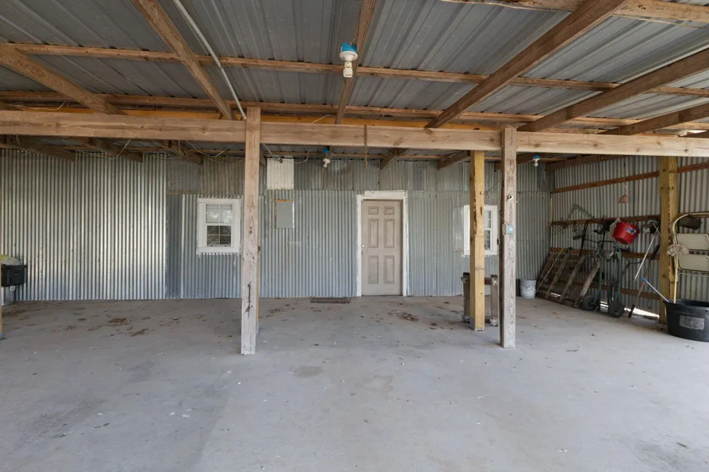 1009 Private Road 1024 Hallettsville, TX 77964