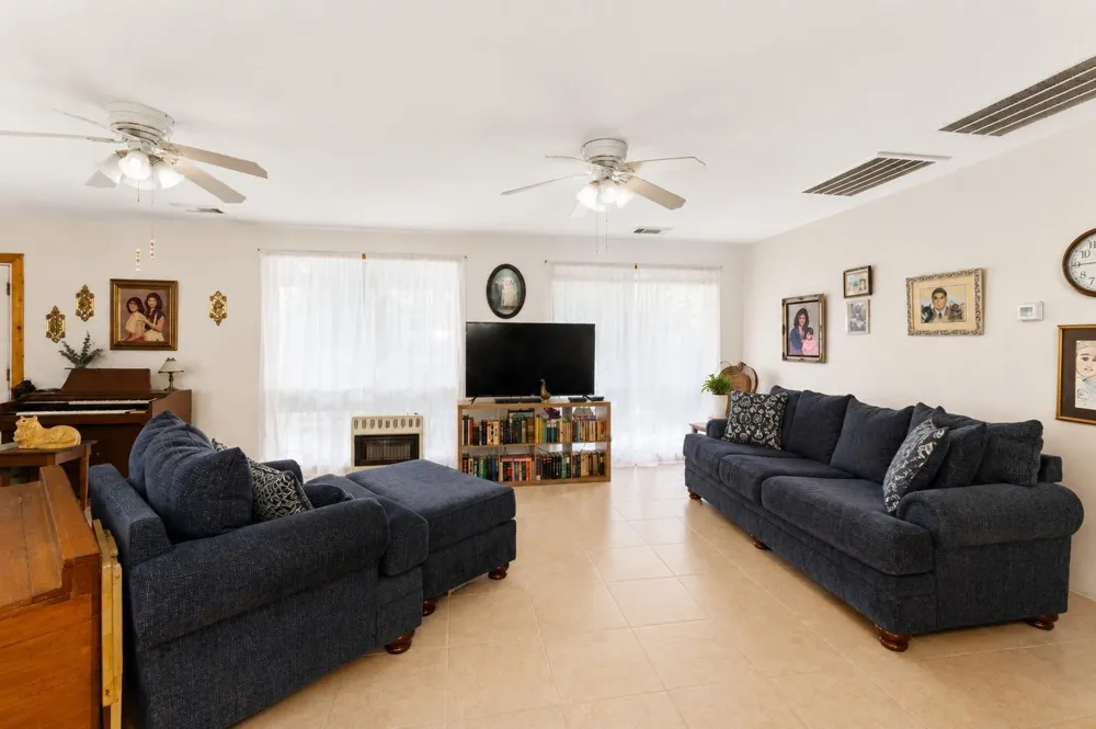 1009 Private Road 1024 Hallettsville, TX 77964