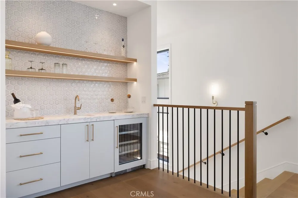 1013 10th Street Manhattan Beach, CA 90266