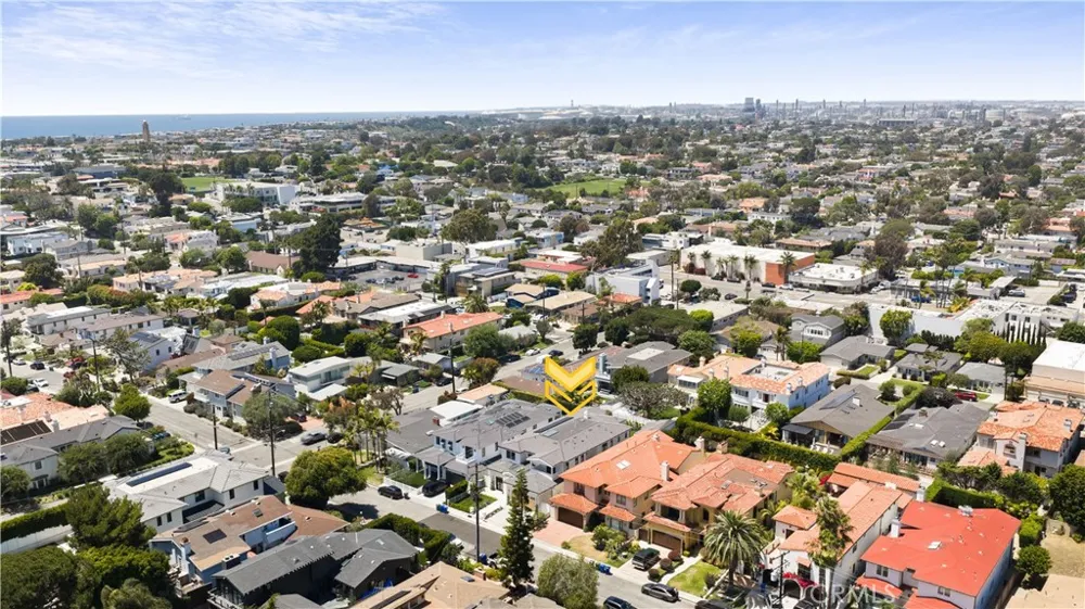 1013 10th Street Manhattan Beach, CA 90266