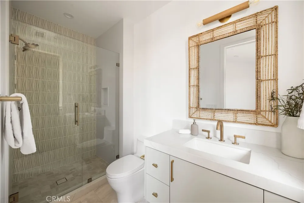 1013 10th Street Manhattan Beach, CA 90266