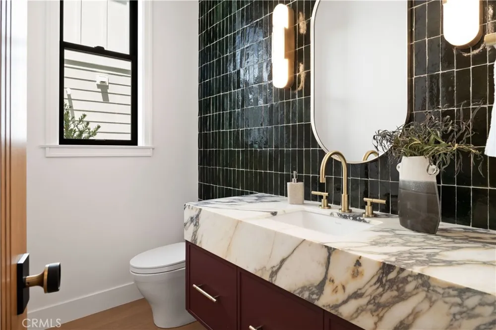 1013 10th Street Manhattan Beach, CA 90266