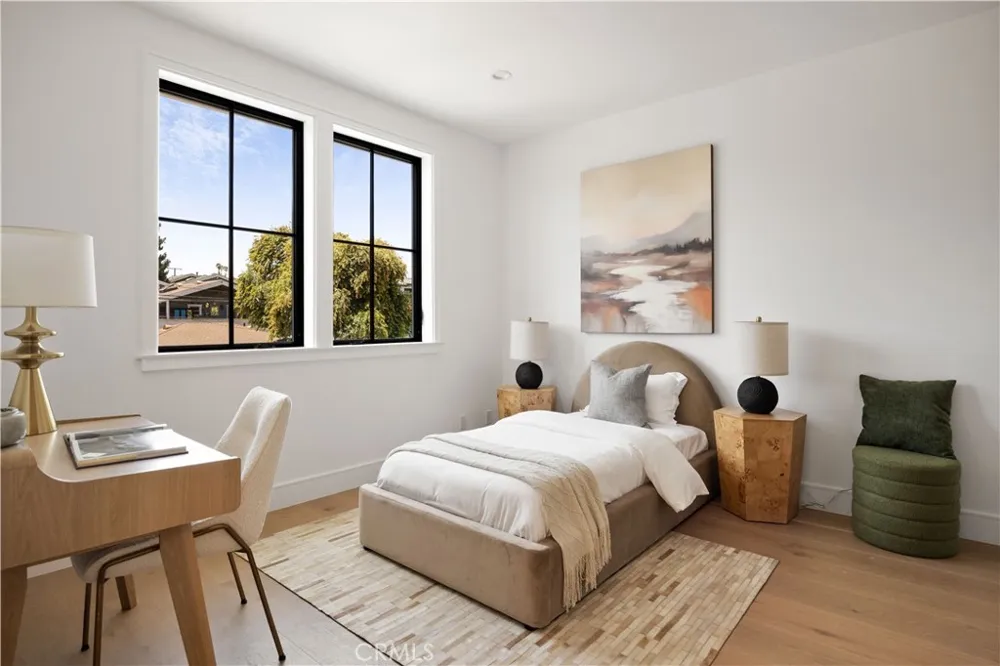 1013 10th Street Manhattan Beach, CA 90266