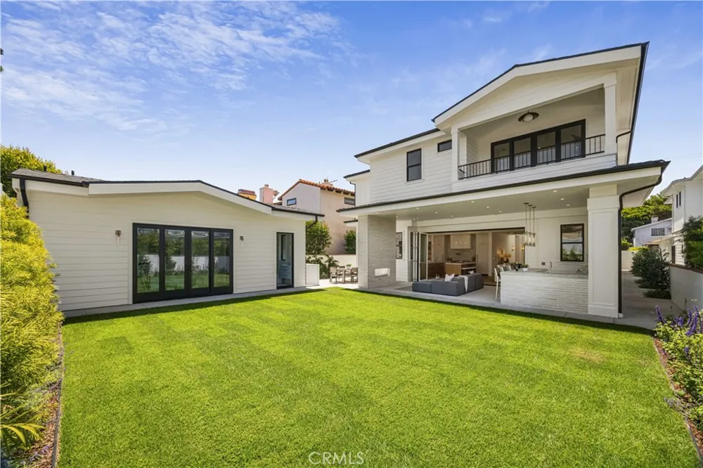 1013 10th Street Manhattan Beach, CA 90266