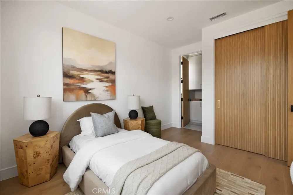1013 10th Street Manhattan Beach, CA 90266