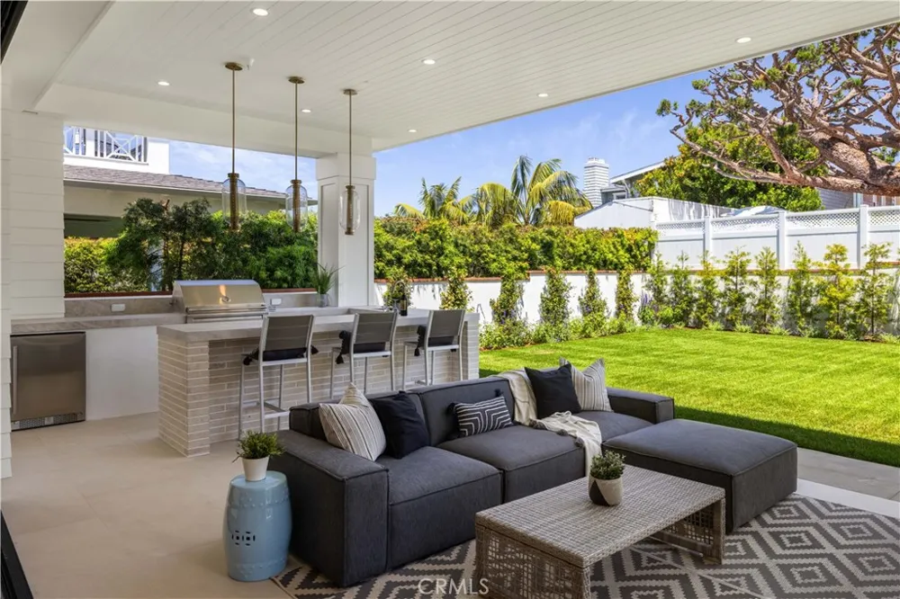 1013 10th Street Manhattan Beach, CA 90266
