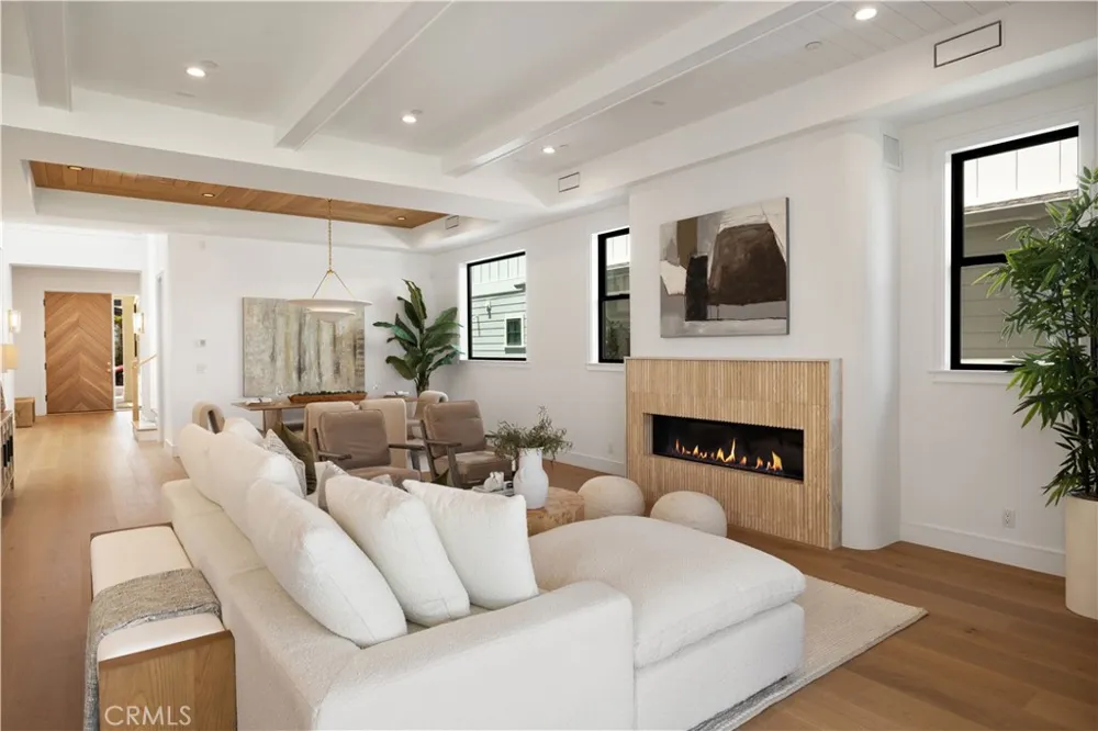 1013 10th Street Manhattan Beach, CA 90266
