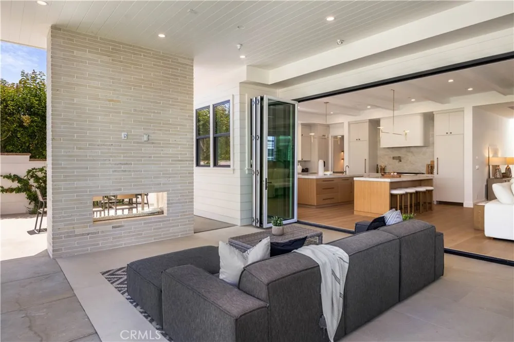 1013 10th Street Manhattan Beach, CA 90266