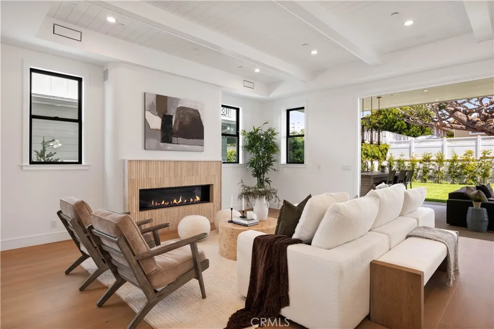 1013 10th Street Manhattan Beach, CA 90266