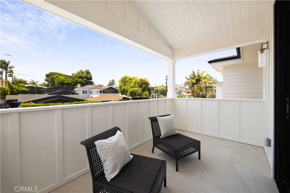 1013 10th Street Manhattan Beach, CA 90266
