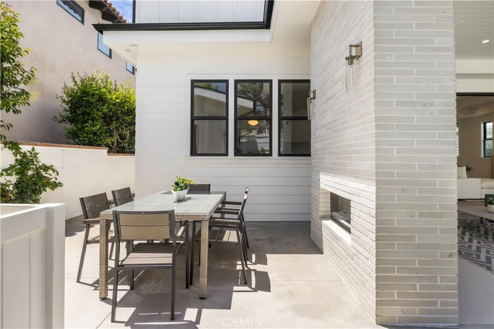 1013 10th Street Manhattan Beach, CA 90266