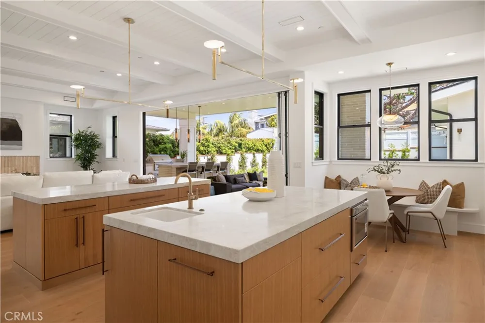 1013 10th Street Manhattan Beach, CA 90266