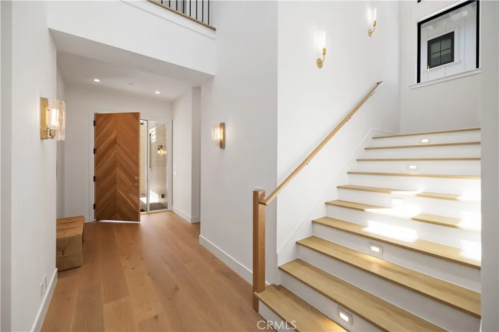 1013 10th Street Manhattan Beach, CA 90266