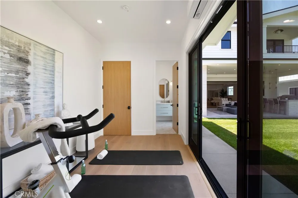1013 10th Street Manhattan Beach, CA 90266