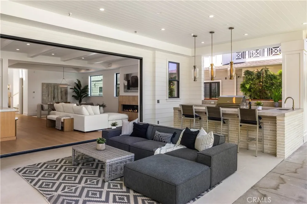 1013 10th Street Manhattan Beach, CA 90266