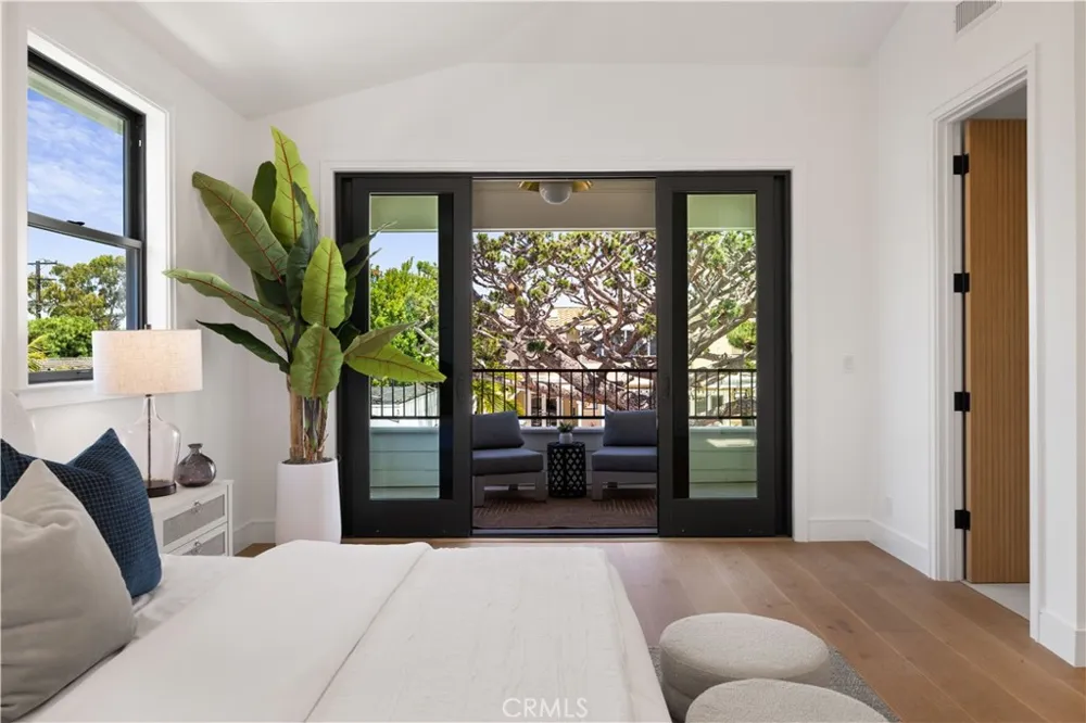 1013 10th Street Manhattan Beach, CA 90266