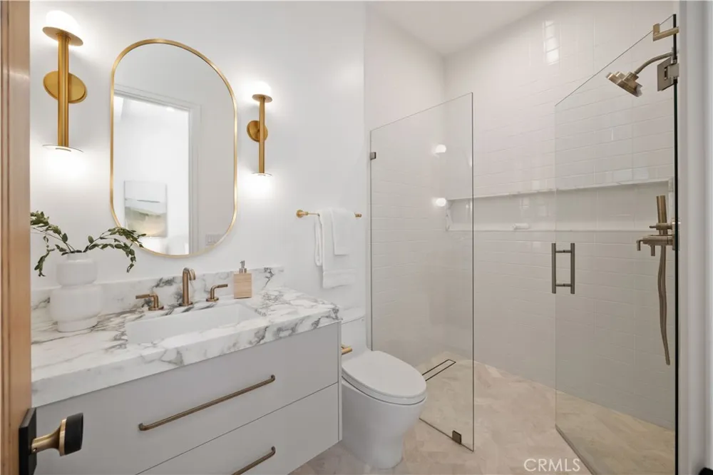1013 10th Street Manhattan Beach, CA 90266