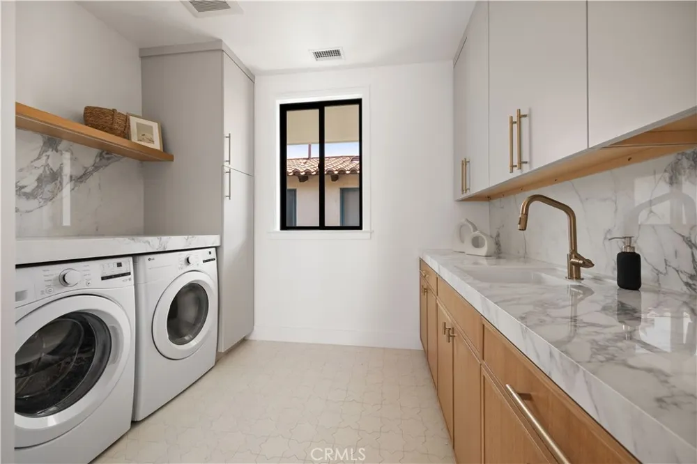 1013 10th Street Manhattan Beach, CA 90266