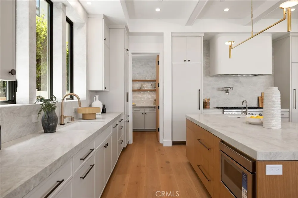 1013 10th Street Manhattan Beach, CA 90266