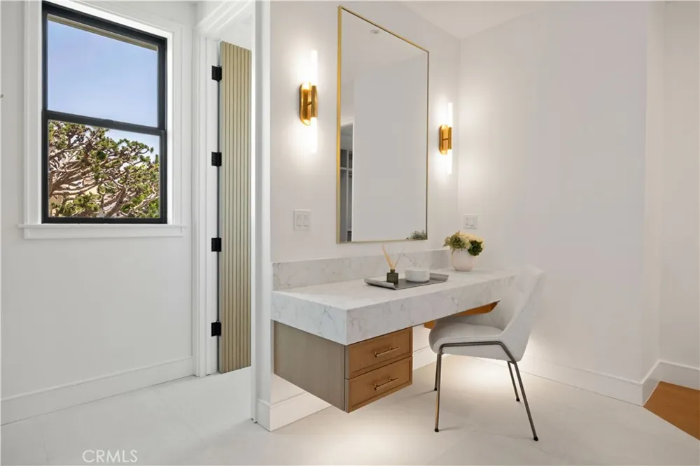 1013 10th Street Manhattan Beach, CA 90266