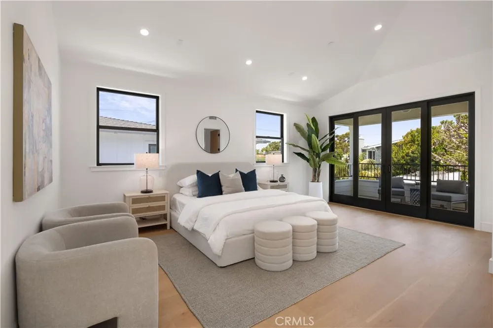 1013 10th Street Manhattan Beach, CA 90266