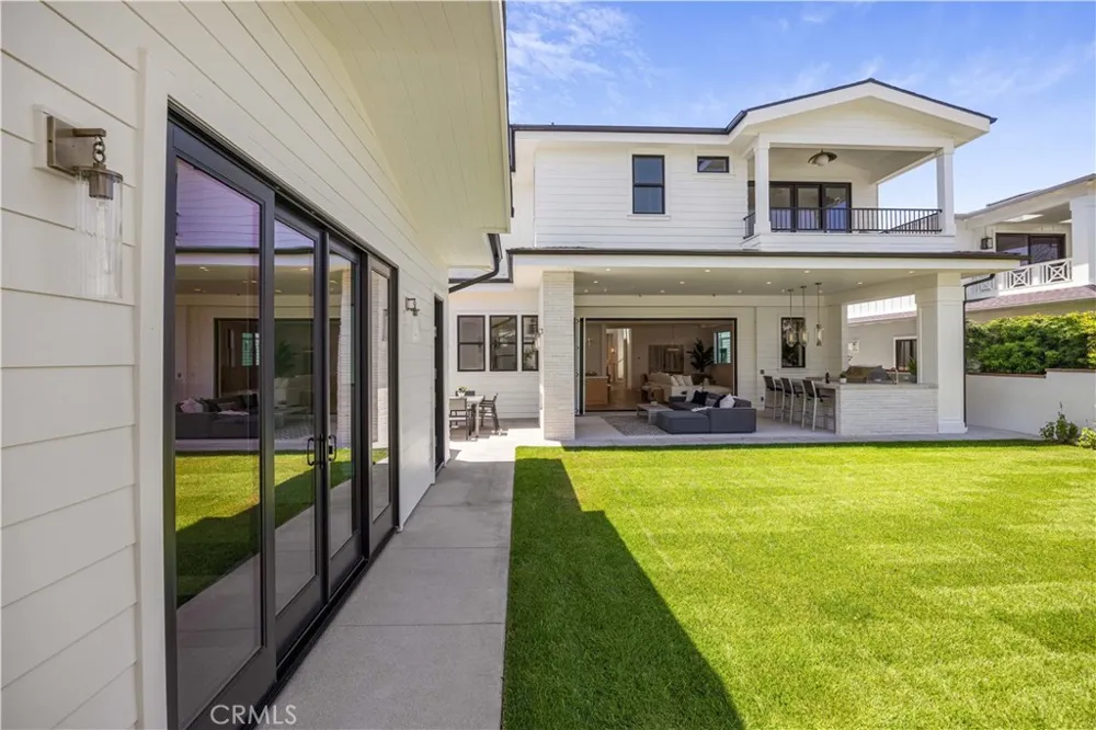 1013 10th Street Manhattan Beach, CA 90266