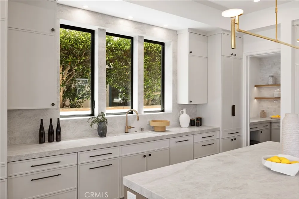 1013 10th Street Manhattan Beach, CA 90266