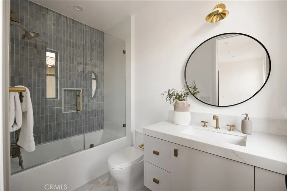 1013 10th Street Manhattan Beach, CA 90266