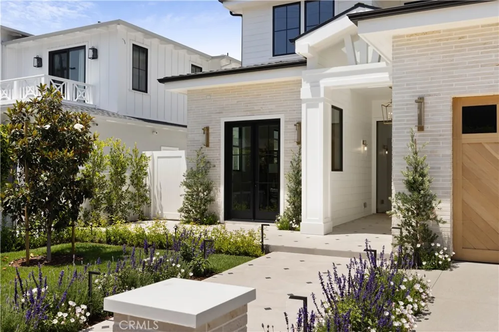 1013 10th Street Manhattan Beach, CA 90266