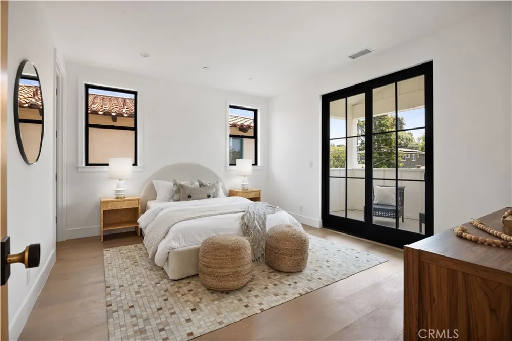 1013 10th Street Manhattan Beach, CA 90266