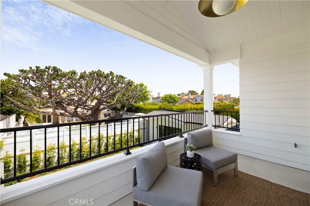 1013 10th Street Manhattan Beach, CA 90266