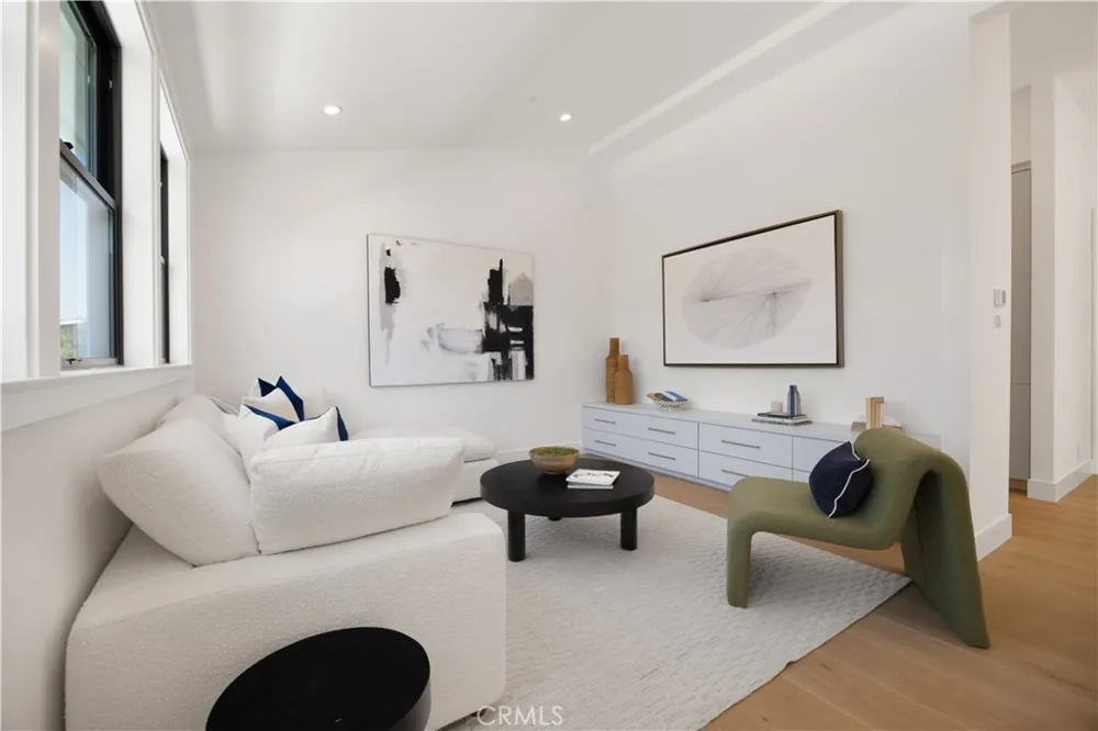 1013 10th Street Manhattan Beach, CA 90266