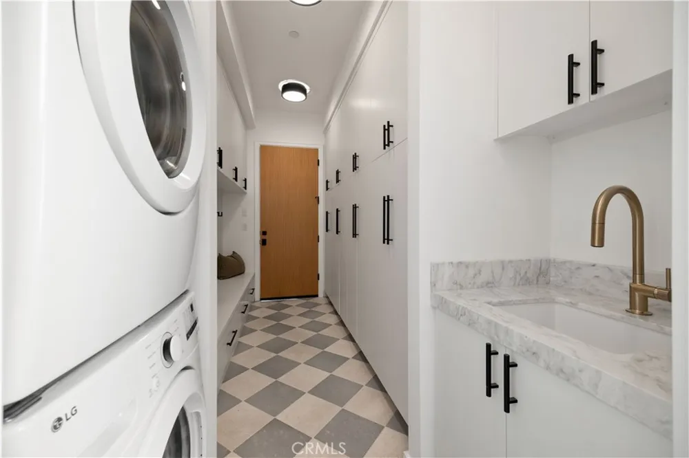 1013 10th Street Manhattan Beach, CA 90266