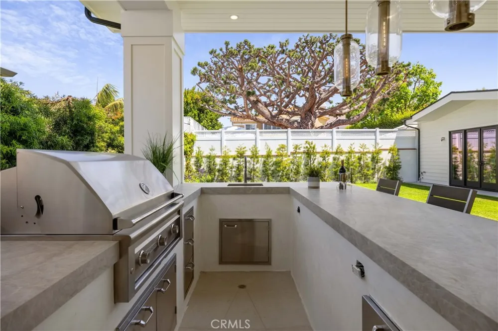 1013 10th Street Manhattan Beach, CA 90266