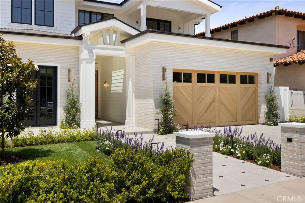 1013 10th Street Manhattan Beach, CA 90266