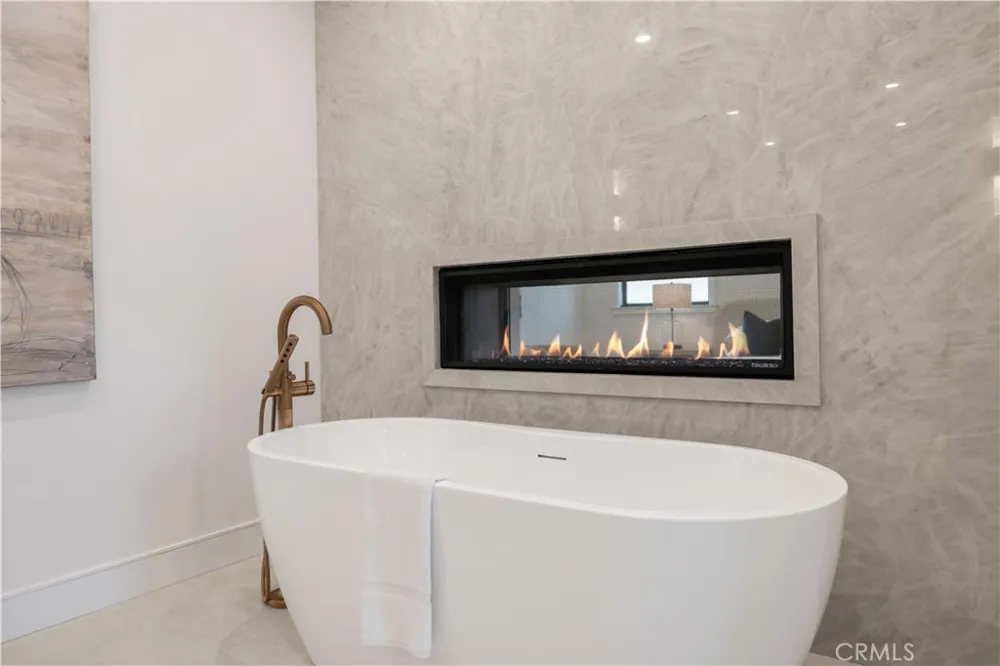 1013 10th Street Manhattan Beach, CA 90266