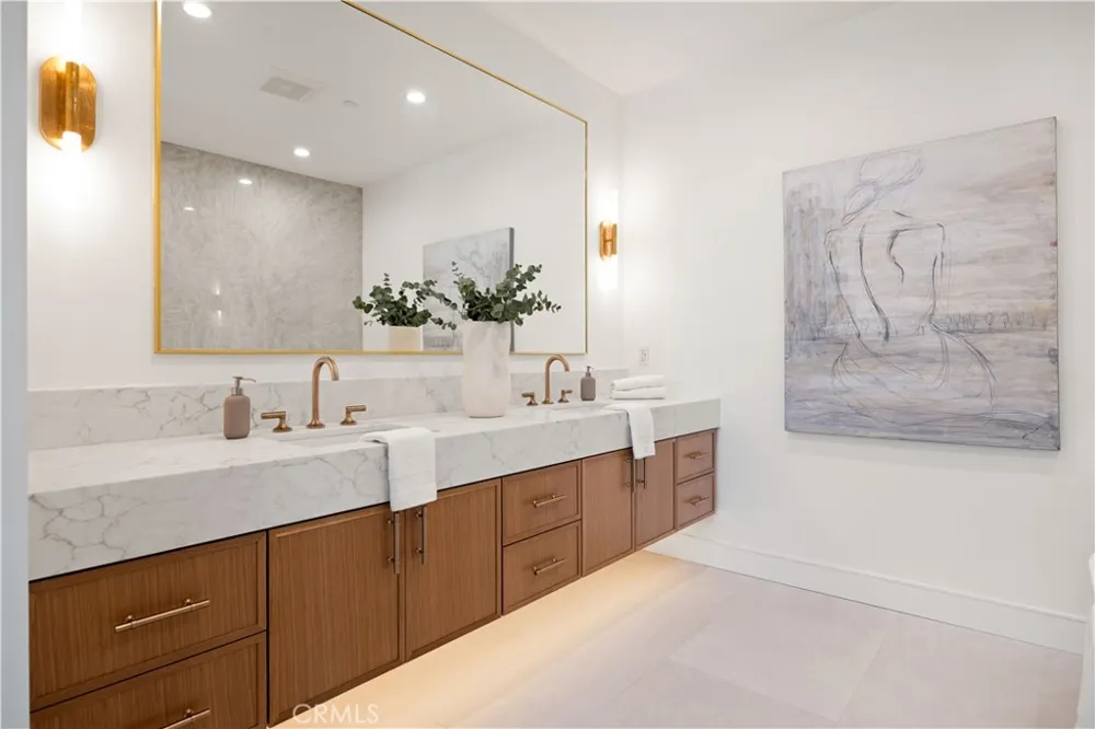 1013 10th Street Manhattan Beach, CA 90266
