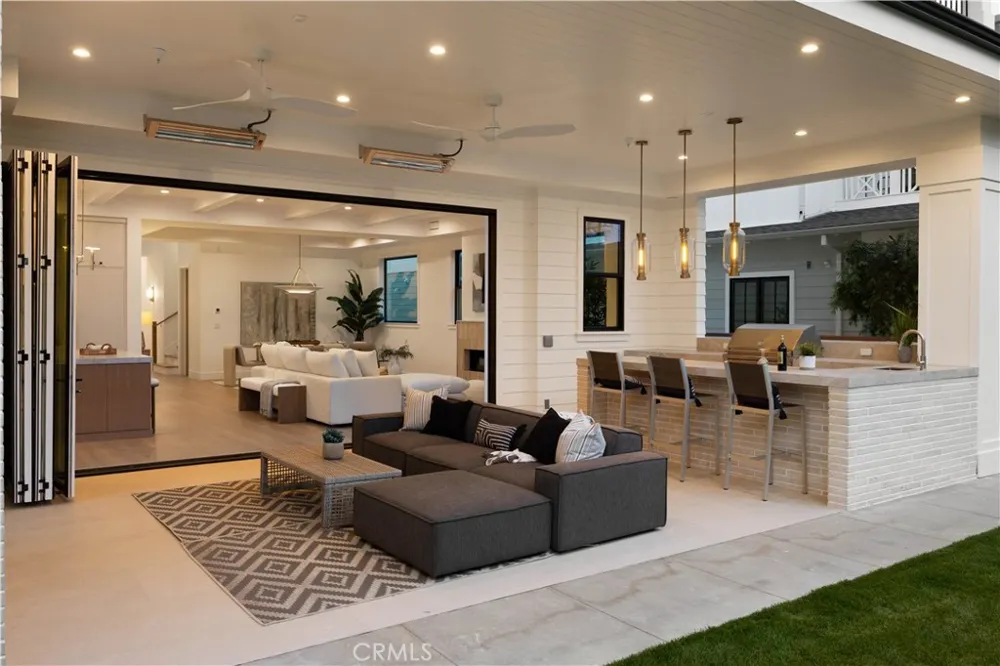 1013 10th Street Manhattan Beach, CA 90266