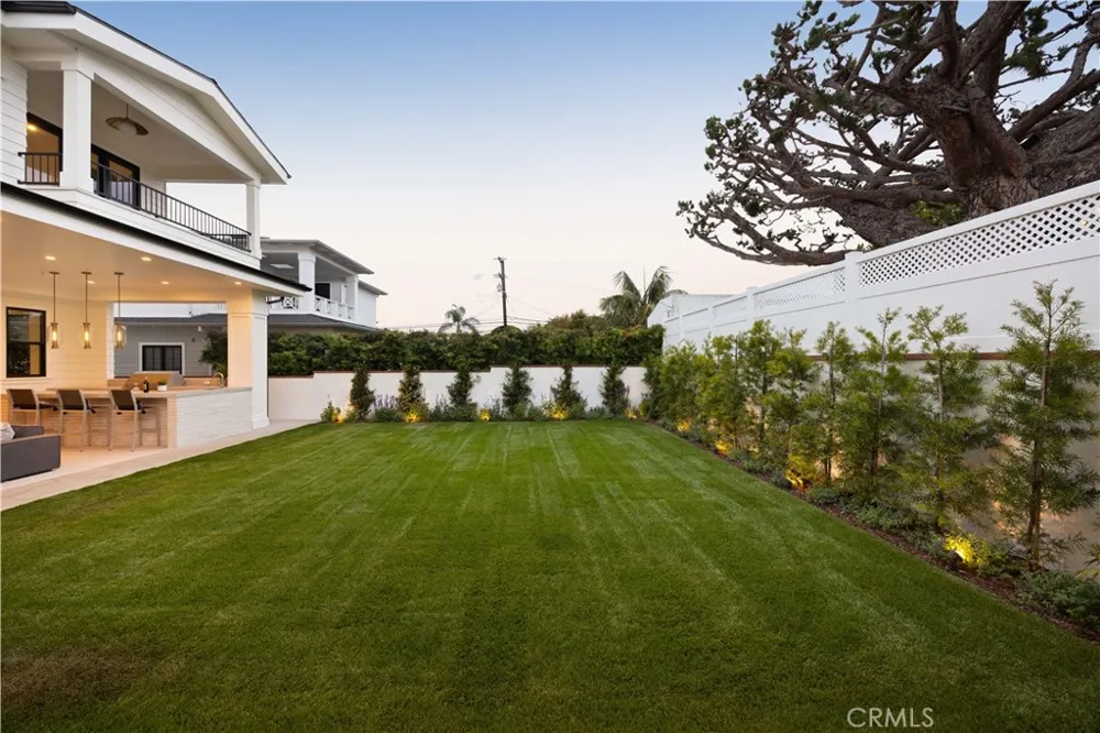 1013 10th Street Manhattan Beach, CA 90266