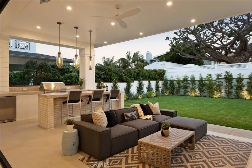 1013 10th Street Manhattan Beach, CA 90266