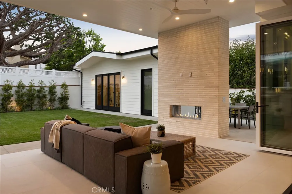 1013 10th Street Manhattan Beach, CA 90266