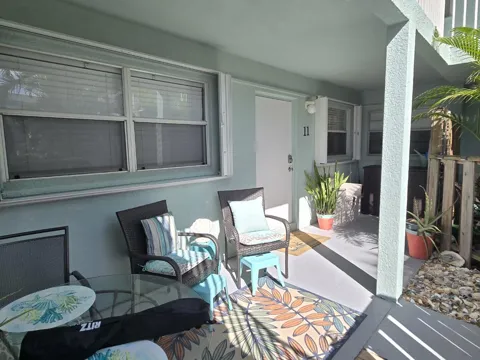 7605 Ridgewood Avenue #111