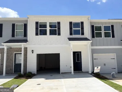 141 Village Green DR NW
