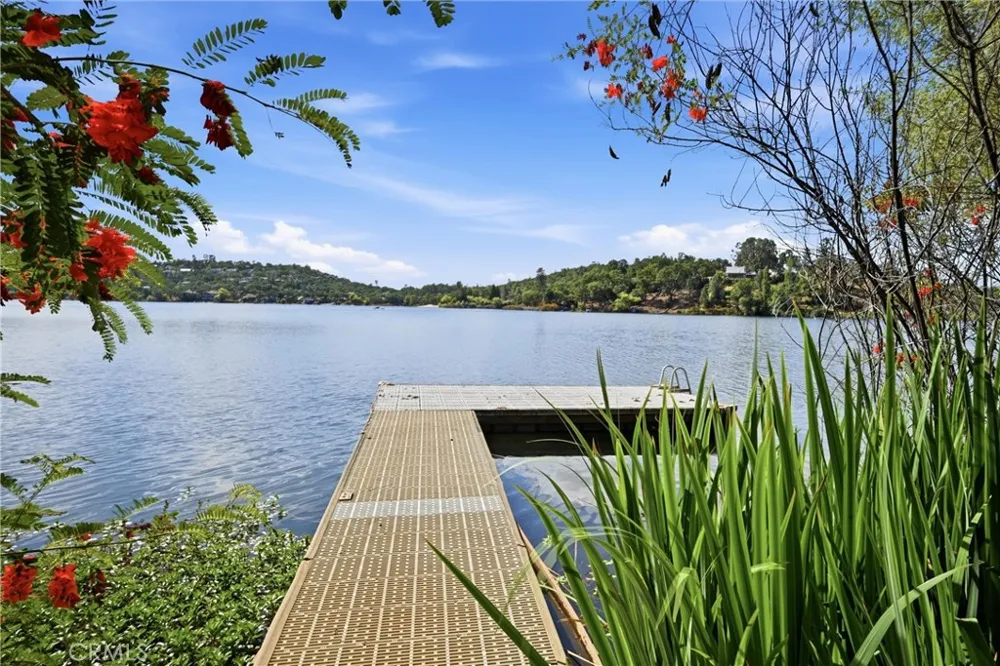 16945 Knollview Hidden Valley Lake, CA 95467
