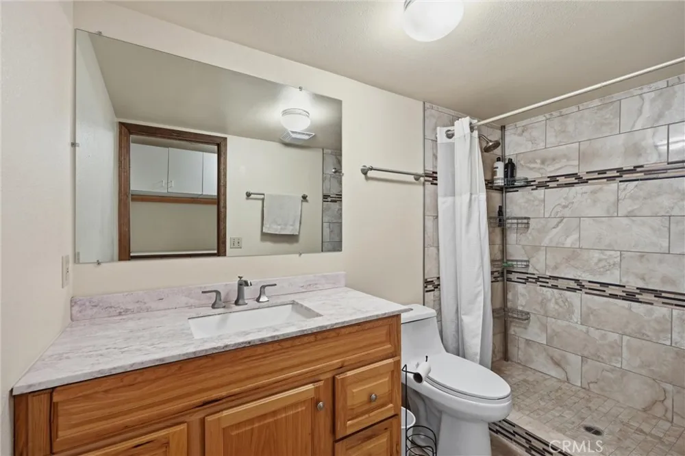16945 Knollview Hidden Valley Lake, CA 95467