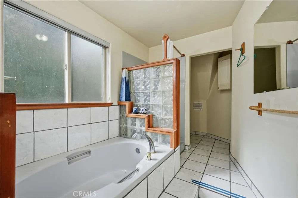 16945 Knollview Hidden Valley Lake, CA 95467
