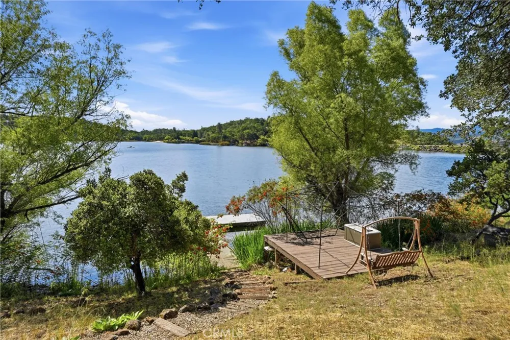 16945 Knollview Hidden Valley Lake, CA 95467