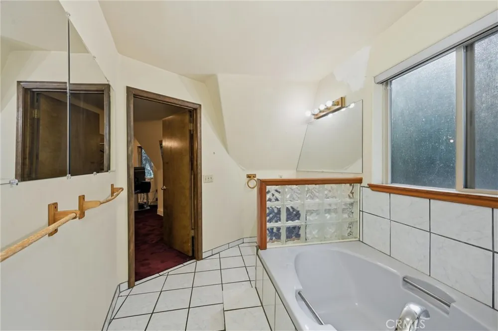 16945 Knollview Hidden Valley Lake, CA 95467