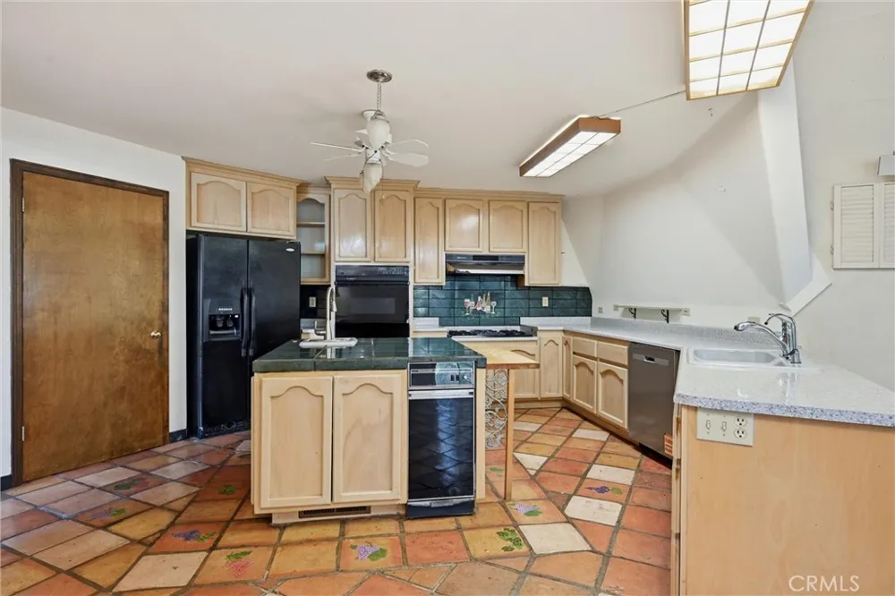 16945 Knollview Hidden Valley Lake, CA 95467