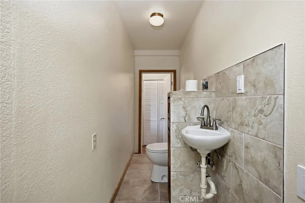 16945 Knollview Hidden Valley Lake, CA 95467